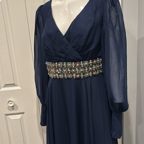 NWOT Mac Duggal bishop sleeve wrap over belt detail flowy gown - Picture 7 of 15